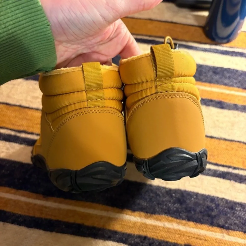 Peak Footwear‎ Mustard Yellow Quilted Puffer Winter Boots Bungee Lace Mid Top